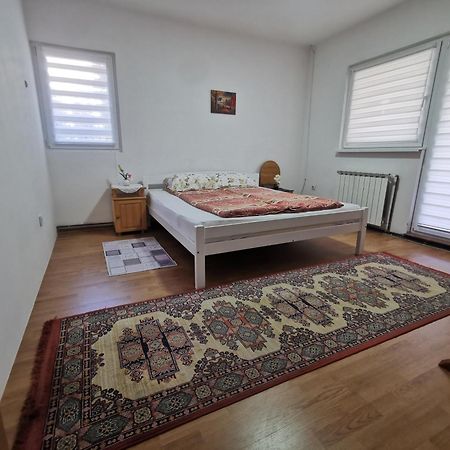 Rest & Recharge 4Bdr Apt- Free Parking, Ac & Garden SJJ Esterno foto
