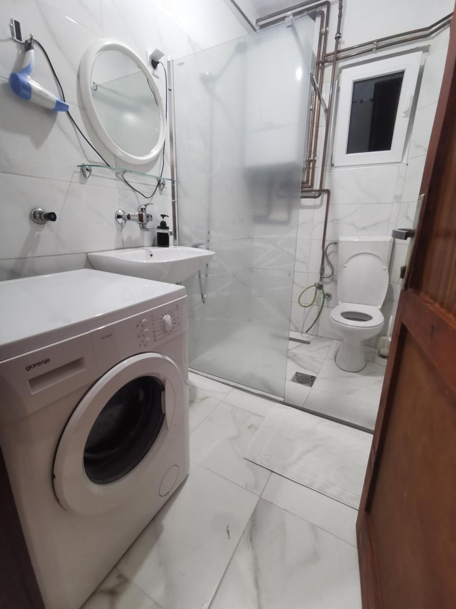 Rest & Recharge 4Bdr Apt- Free Parking, Ac & Garden SJJ Esterno foto