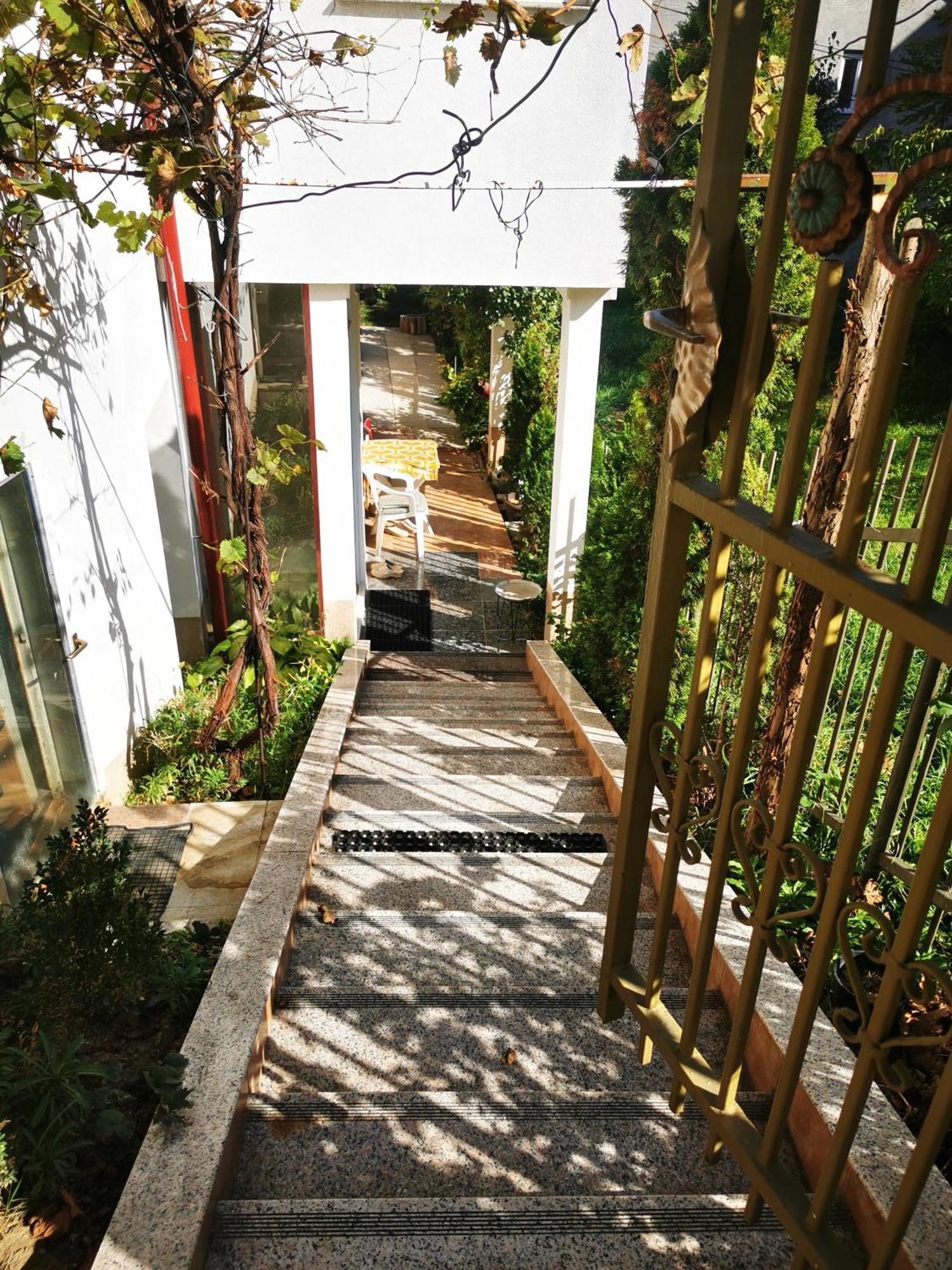 Rest & Recharge 4Bdr Apt- Free Parking, Ac & Garden SJJ Esterno foto
